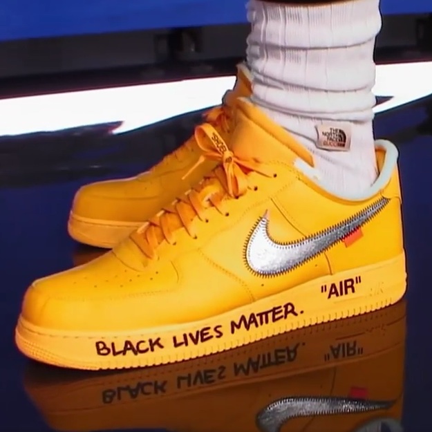 OFF – WHITE × NIKE AIR FORCE １”UNIVERSITY GOLD”｜初心者でも 